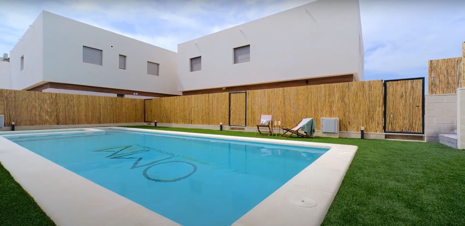 Casa de 2 habitaciones en Villamartin en venta con piscina garaje - 280.000 € (Ref: 8881375)