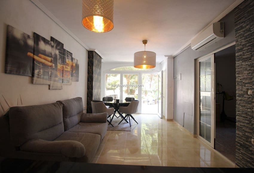 3 soverom Hus til salgs i Dehesa de Campoamor med svømmebasseng - € 287 000 (Ref: 8921082)