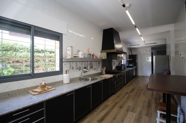 7 bedroom Villa for sale in Dehesa de Campoamor, Orihuela with pool garage - € 3,950,000 (Ref: 8934808)