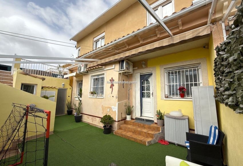 3 quarto Casa em Banda para venda em Playa Flamenca - 235 000 € (Ref: 8961138)