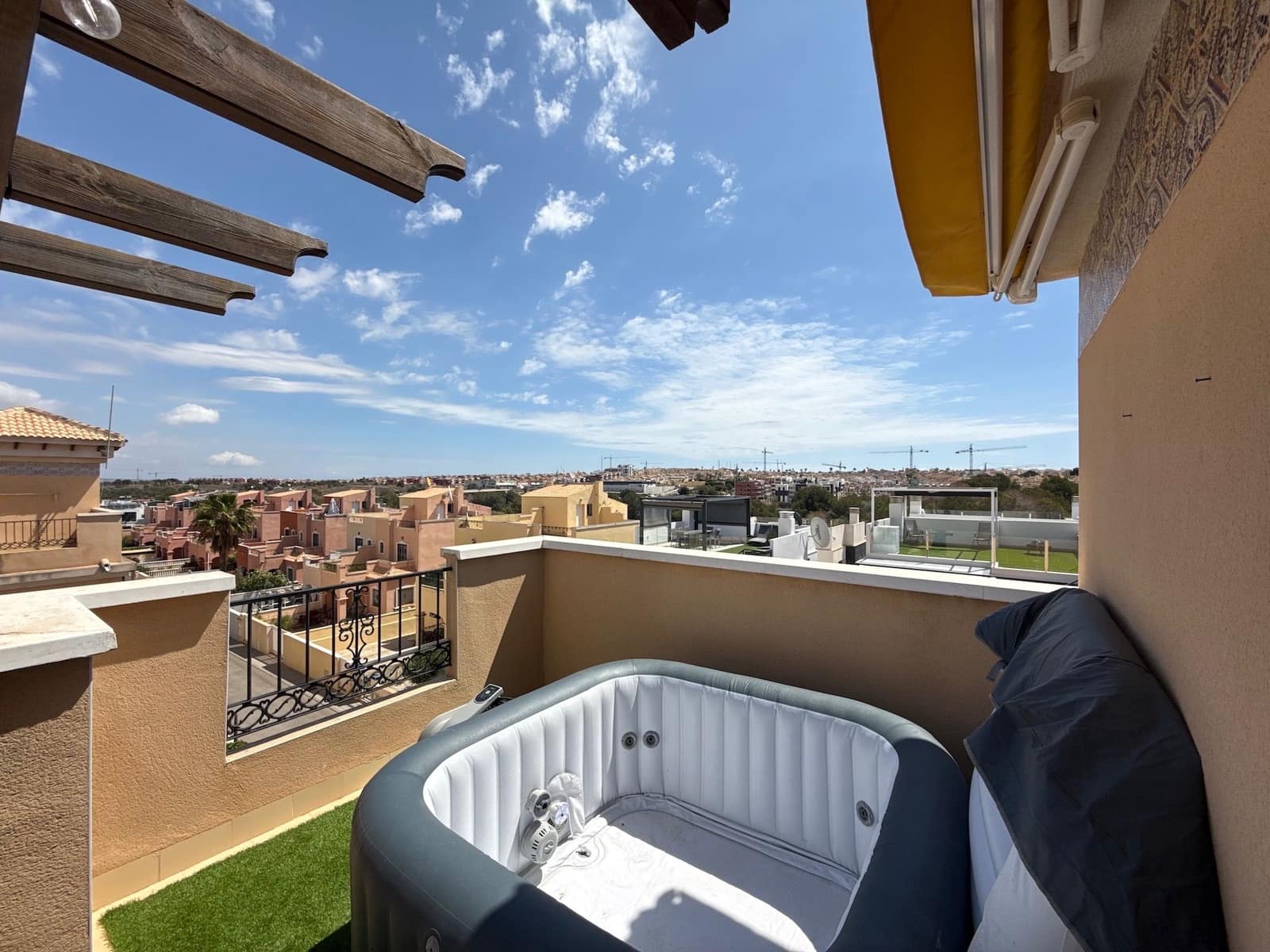 3 sypialnia Dom na sprzedaż w Villamartin z basenem garażem - 259 000 € (Ref: 8975781)