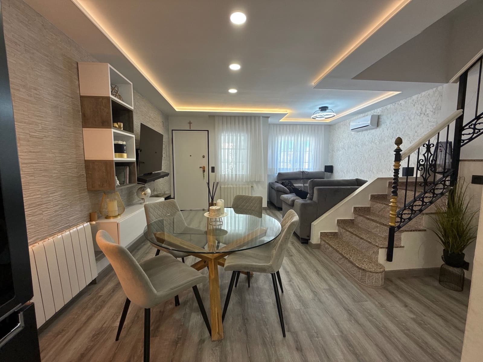 3 sypialnia Dom na sprzedaż w Villamartin z basenem garażem - 259 000 € (Ref: 8975781)