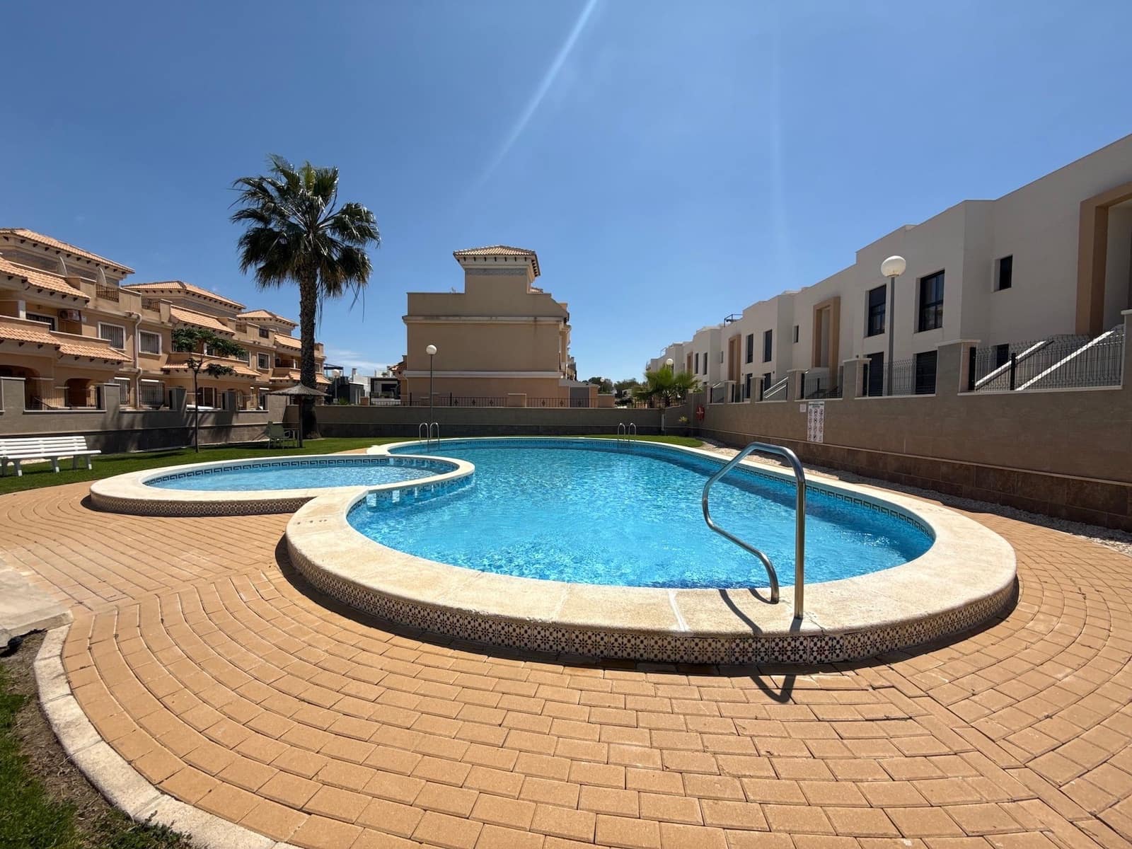 3 sypialnia Dom na sprzedaż w Villamartin z basenem garażem - 259 000 € (Ref: 8975781)