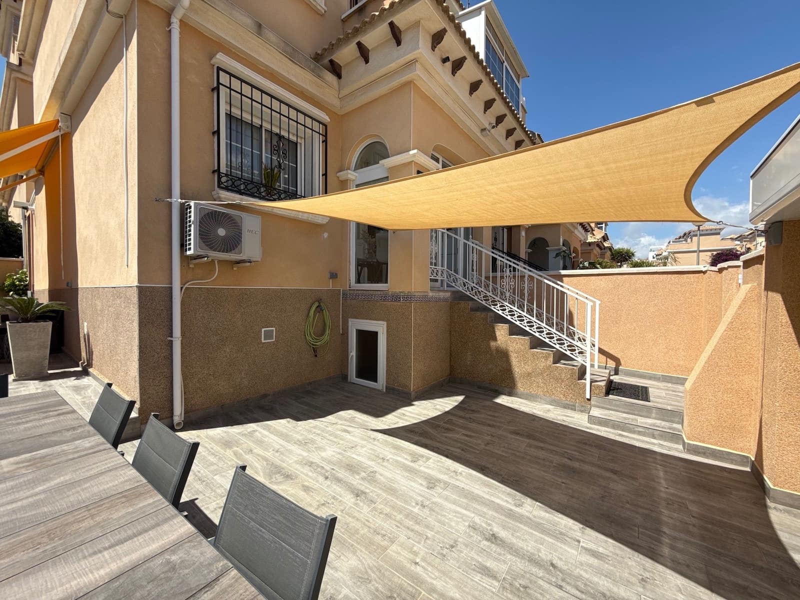 3 sypialnia Dom na sprzedaż w Villamartin z basenem garażem - 259 000 € (Ref: 8975781)