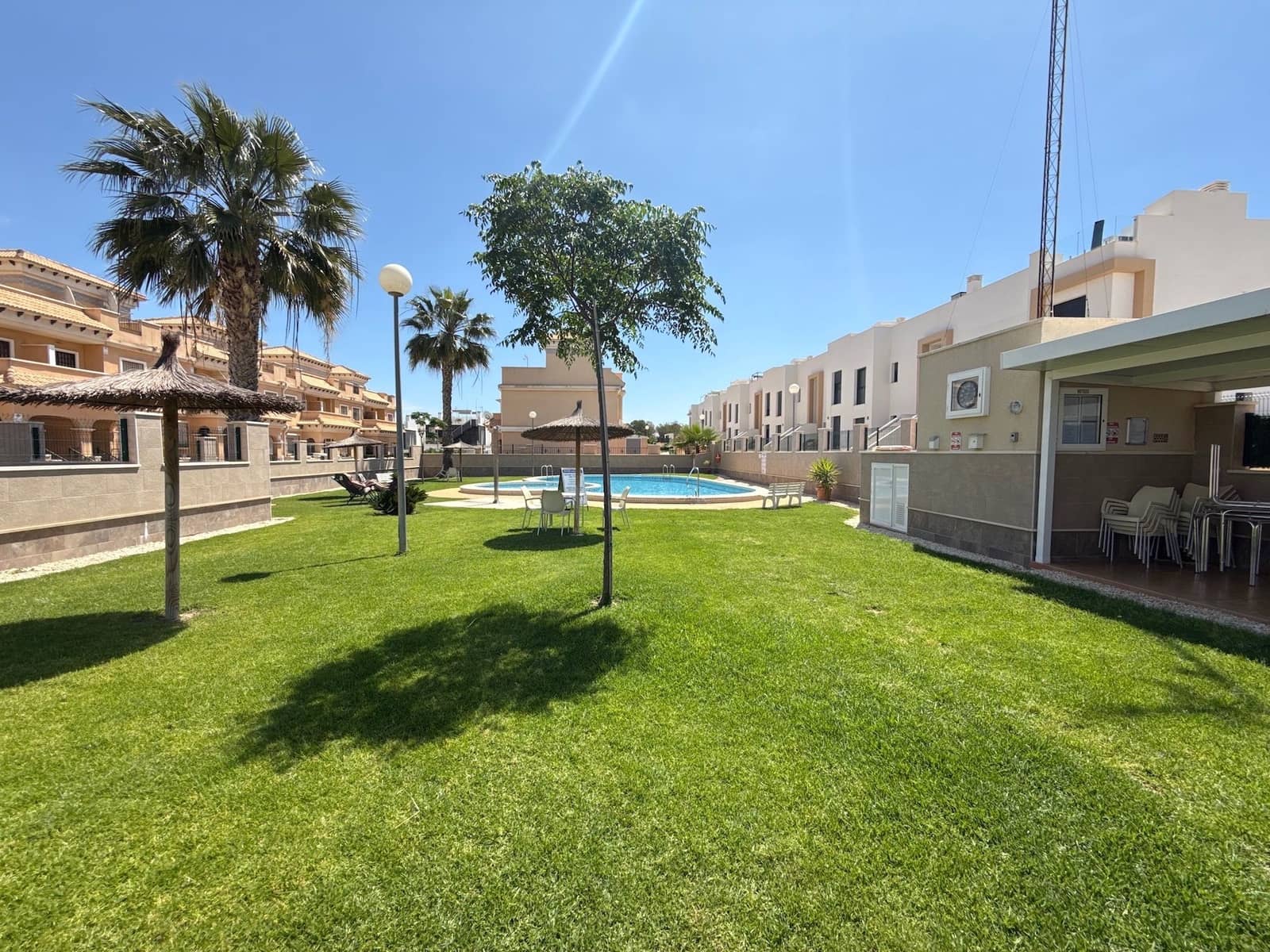 3 sypialnia Dom na sprzedaż w Villamartin z basenem garażem - 259 000 € (Ref: 8975781)