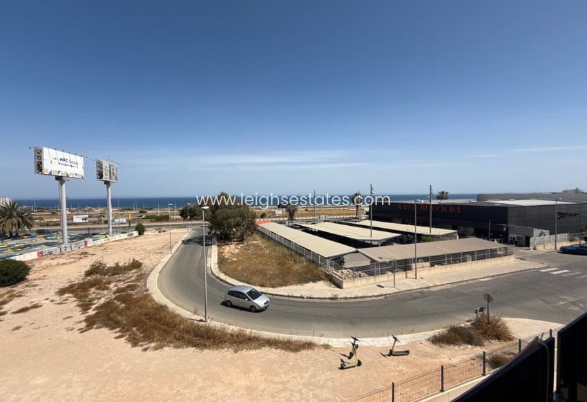 3 makuuhuone Huoneisto myytävänä paikassa Playa Flamenca mukana uima-altaan - 485 000 € (Ref: 9000759)