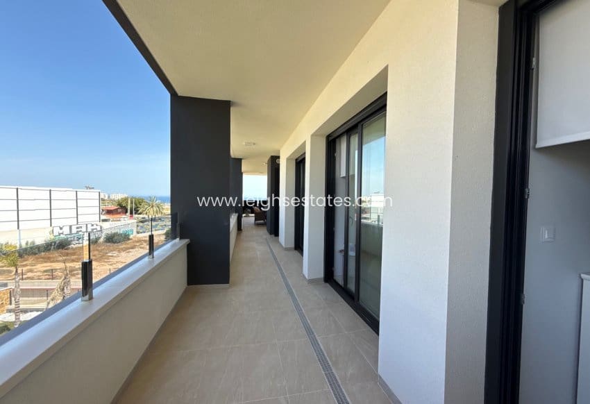 3 makuuhuone Huoneisto myytävänä paikassa Playa Flamenca mukana uima-altaan - 485 000 € (Ref: 9000759)