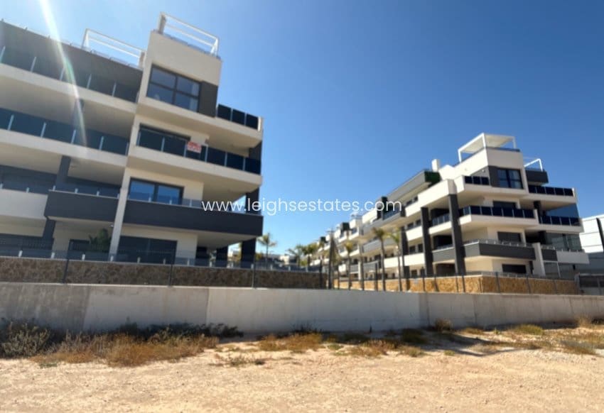 3 makuuhuone Huoneisto myytävänä paikassa Playa Flamenca mukana uima-altaan - 485 000 € (Ref: 9000759)