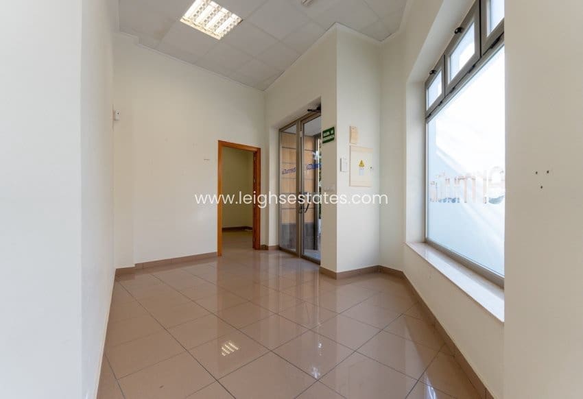 Commercieel te koop in San Pedro del Pinatar - € 259.000 (Ref: 9081290)