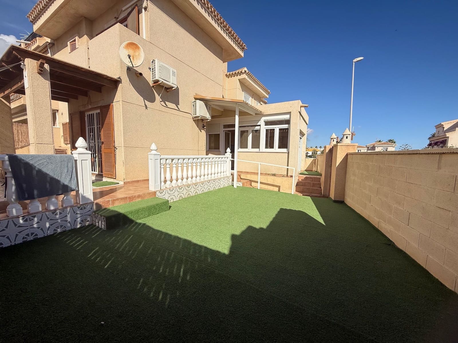 3 sypialnia Dom na sprzedaż w Playa Flamenca z basenem - 239 000 € (Ref: 9232279)