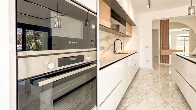 4 bedroom Villa for sale in Los Altos with pool garage - € 995,000 (Ref: 9387388)