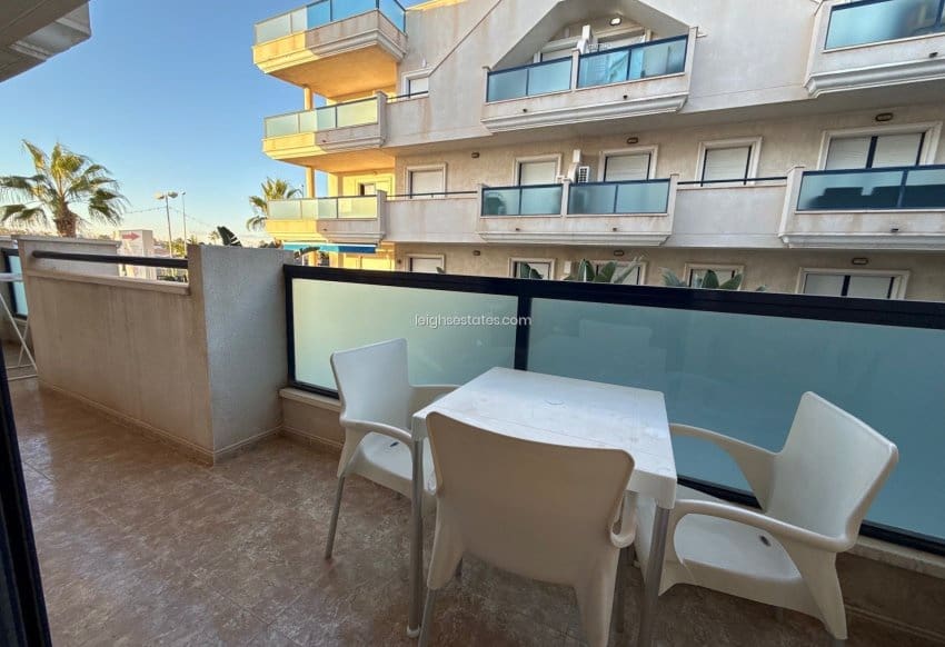 2 soveværelse Lejlighed til salg i Cabo Roig med swimmingpool - € 185.000 (Ref: 9395719)