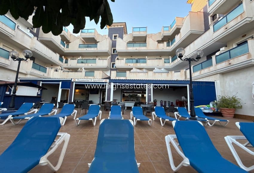 2 makuuhuone Huoneisto myytävänä paikassa Cabo Roig mukana uima-altaan - 185 000 € (Ref: 9395719)