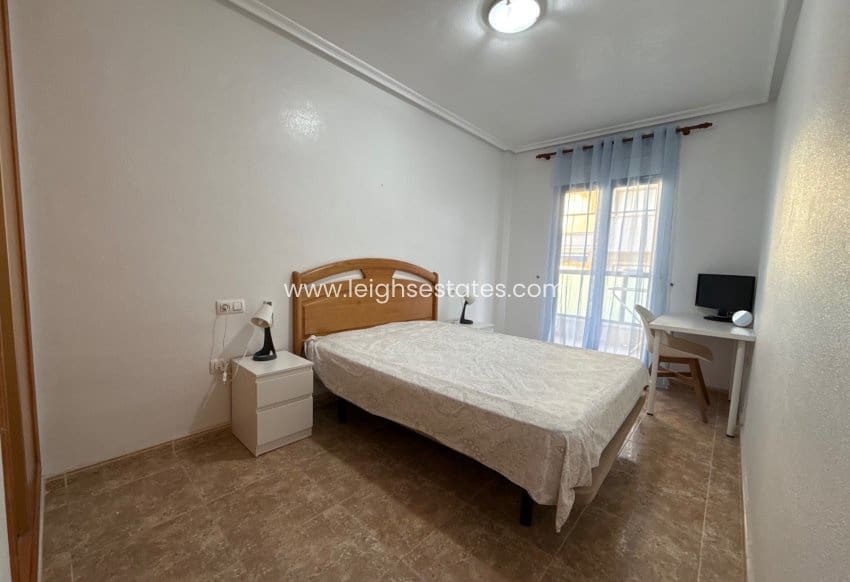 2 makuuhuone Huoneisto myytävänä paikassa Cabo Roig mukana uima-altaan - 185 000 € (Ref: 9395719)