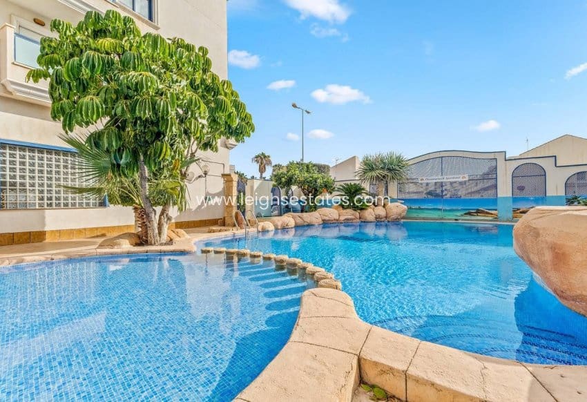 2 makuuhuone Huoneisto myytävänä paikassa Cabo Roig mukana uima-altaan - 185 000 € (Ref: 9395719)