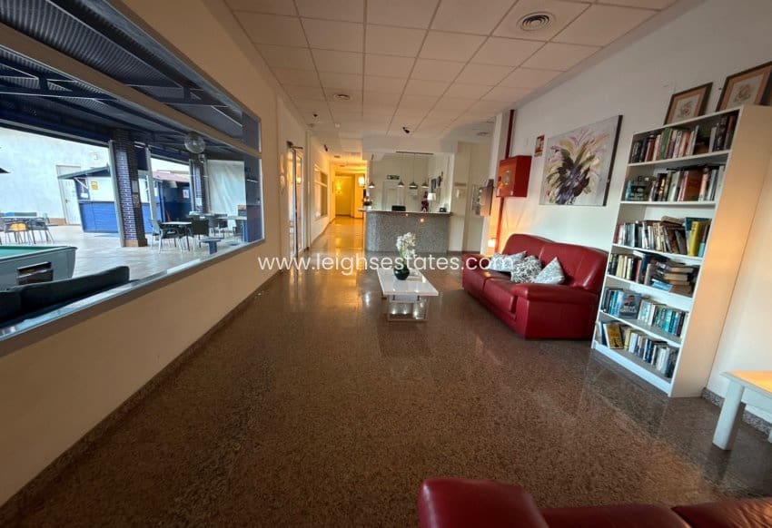 2 makuuhuone Huoneisto myytävänä paikassa Cabo Roig mukana uima-altaan - 185 000 € (Ref: 9395719)