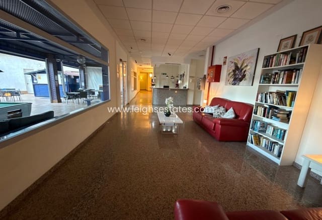 Apartamento de 2 habitaciones en Cabo Roig, Orihuela en venta con piscina - 185.000 € (Ref: 9395719)