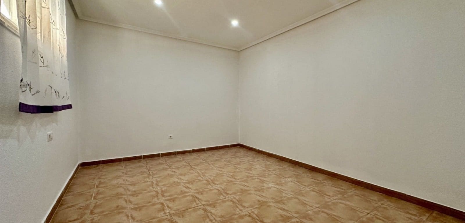 4 bedroom Villa for sale in Villamartin with garage - € 260,000 (Ref: 9430795)