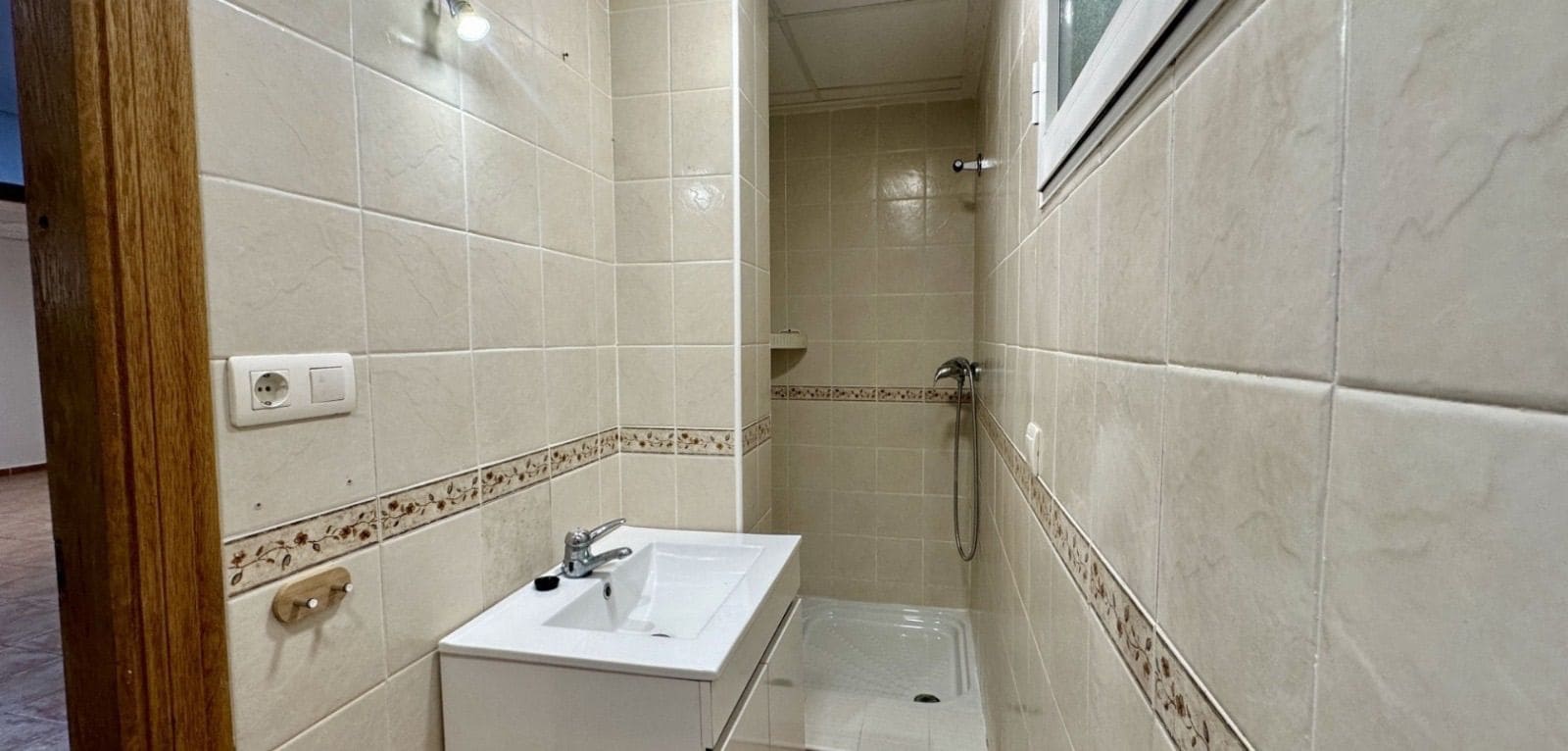 4 bedroom Villa for sale in Villamartin with garage - € 260,000 (Ref: 9430795)