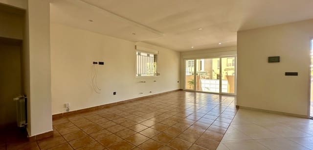 4 bedroom Villa for sale in Villamartin, Orihuela with garage - € 260,000 (Ref: 9430795)