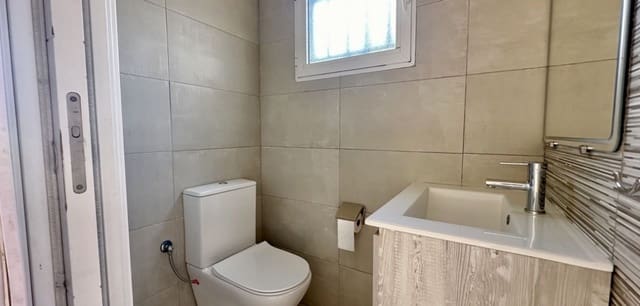 4 bedroom Villa for sale in Villamartin, Orihuela with garage - € 260,000 (Ref: 9430795)