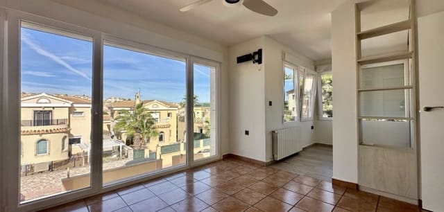 4 bedroom Villa for sale in Villamartin, Orihuela with garage - € 260,000 (Ref: 9430795)