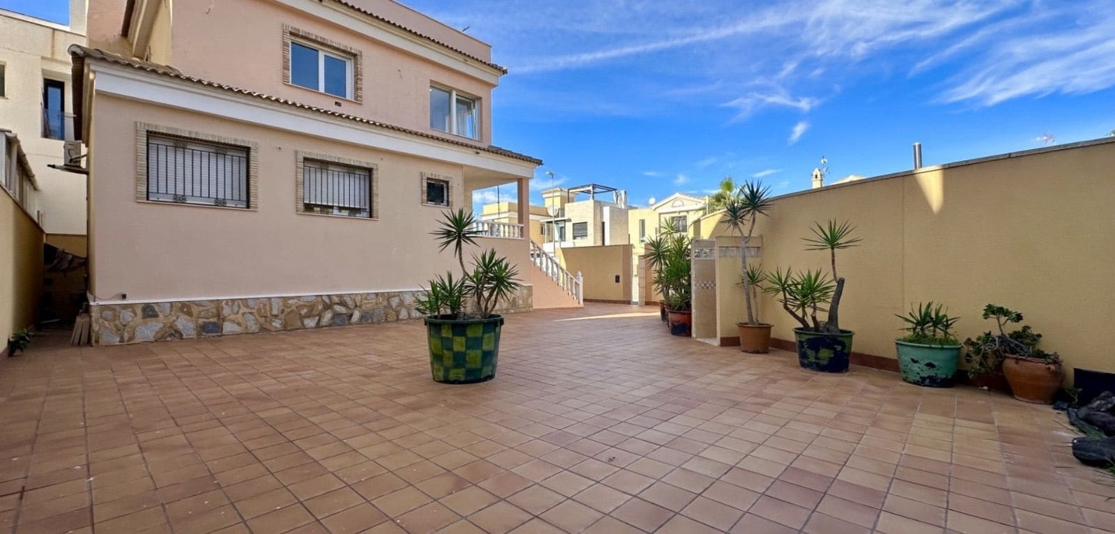 4 bedroom Villa for sale in Villamartin with garage - € 260,000 (Ref: 9430795)