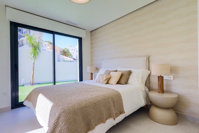 3 soveværelse Villa til salg i Villamartin, Orihuela med swimmingpool - € 590.000 (Ref: 9443053)