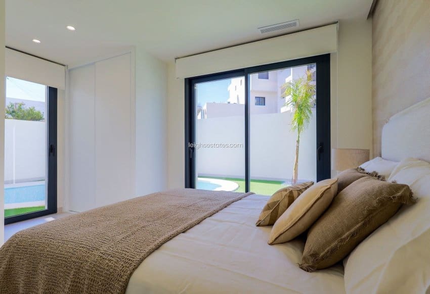 3 slaapkamer Villa te koop in Villamartin met zwembad - € 590.000 (Ref: 9443053)