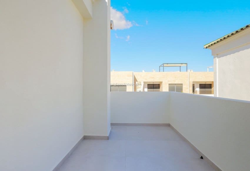 3 slaapkamer Villa te koop in Villamartin met zwembad - € 590.000 (Ref: 9443053)