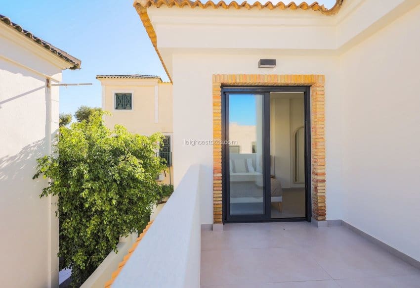 3 slaapkamer Villa te koop in Villamartin met zwembad - € 590.000 (Ref: 9443053)