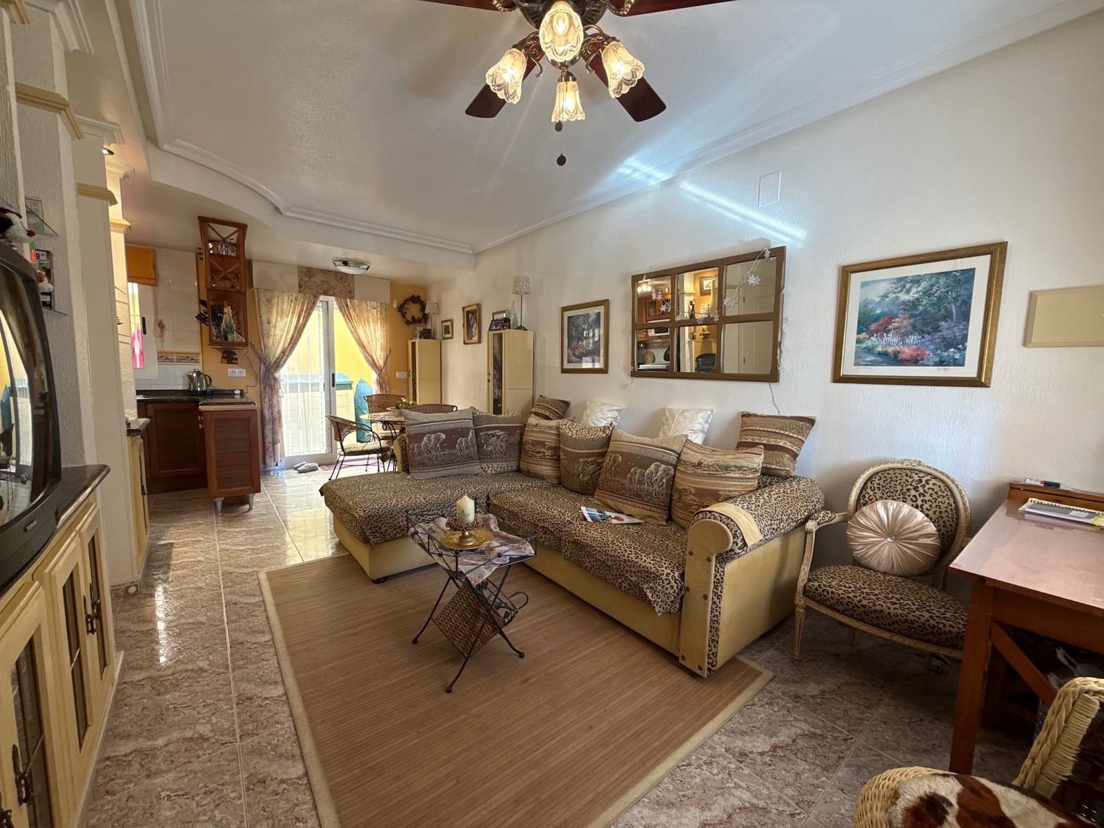 2 bedroom Townhouse for sale in Villamartin with pool - € 155,000 (Ref: 9485141)