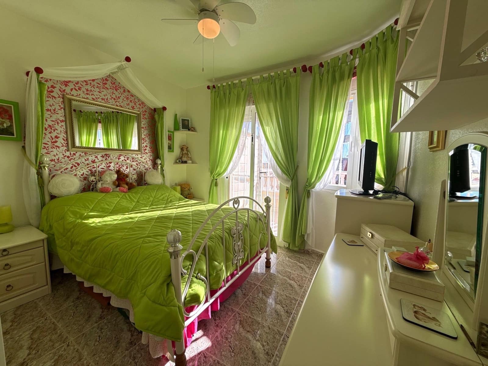 2 bedroom Townhouse for sale in Villamartin with pool - € 155,000 (Ref: 9485141)