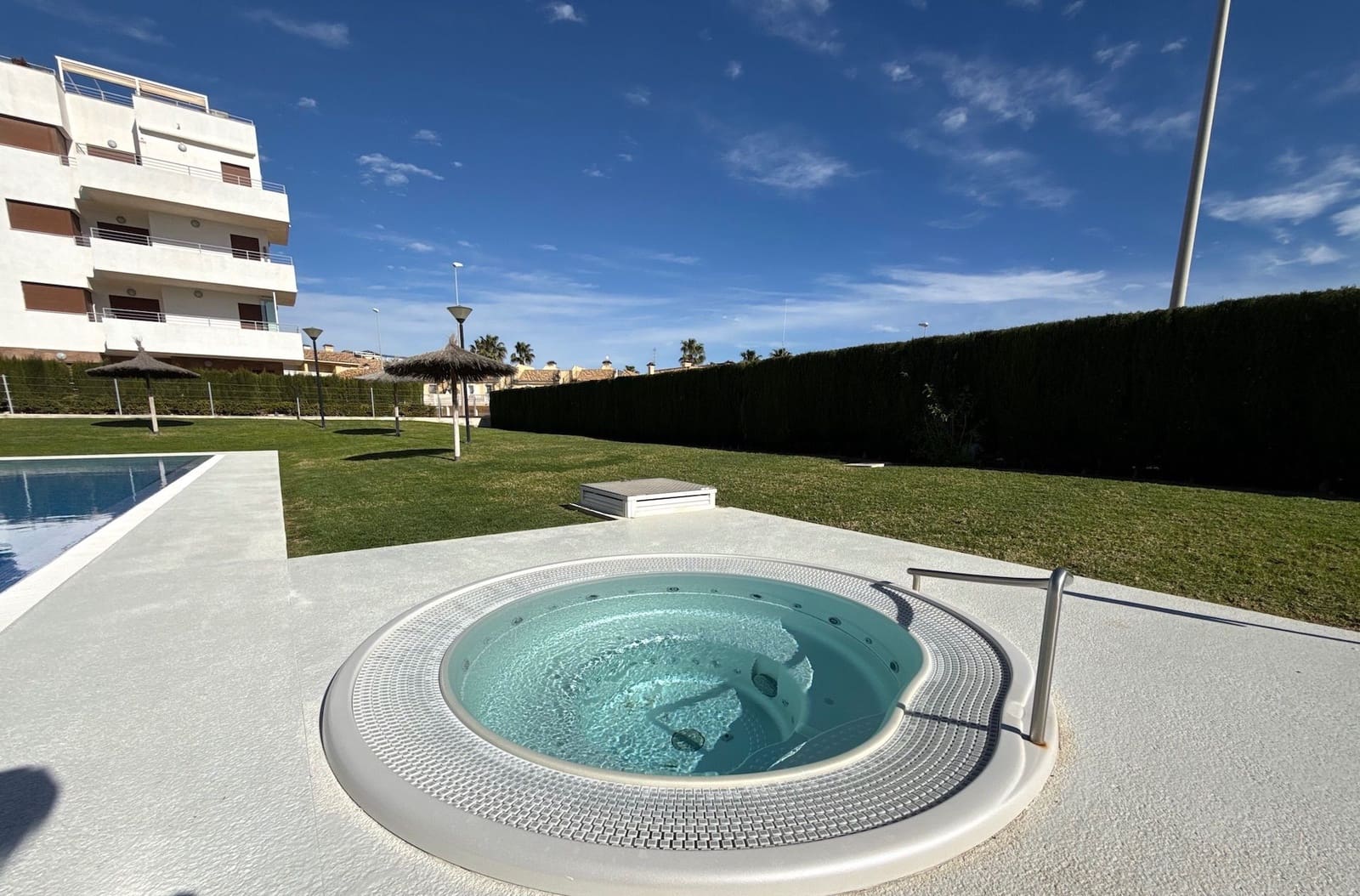 2 Zimmer Apartment zu verkaufen in Orihuela Costa mit Pool - 240.000 € (Ref: 9575635)