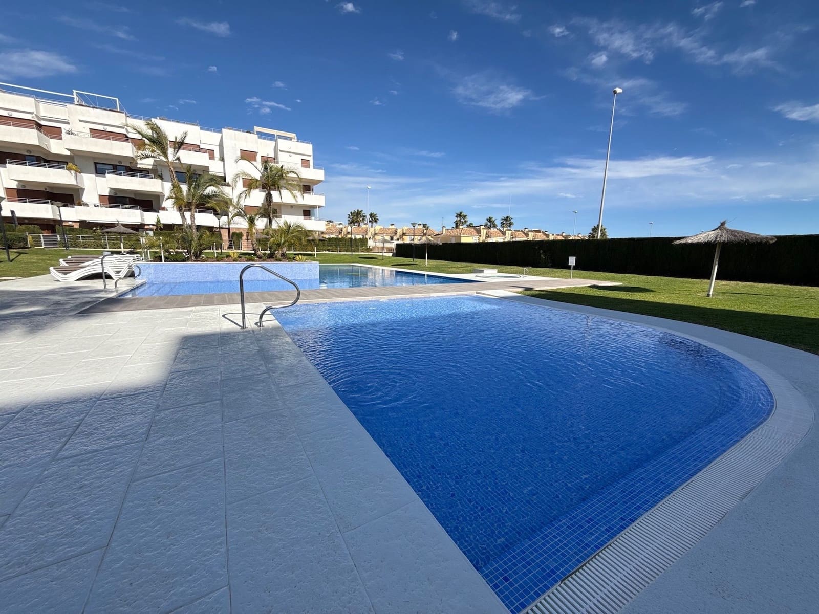 2 Zimmer Apartment zu verkaufen in Orihuela Costa mit Pool - 240.000 € (Ref: 9575635)
