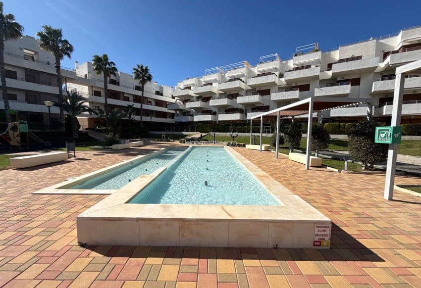 Apartamento de 2 habitaciones en Orihuela Costa en venta con piscina - 240.000 € (Ref: 9575635)