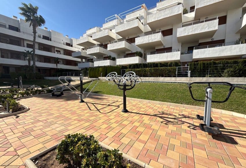 Apartamento de 2 habitaciones en Orihuela Costa en venta con piscina - 240.000 € (Ref: 9575635)