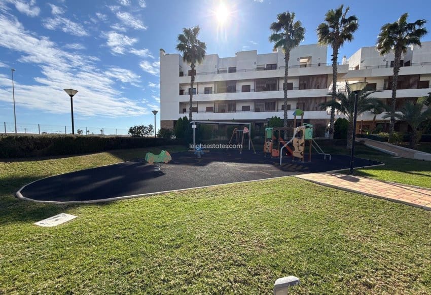 Apartamento de 2 habitaciones en Orihuela Costa en venta con piscina - 240.000 € (Ref: 9575635)