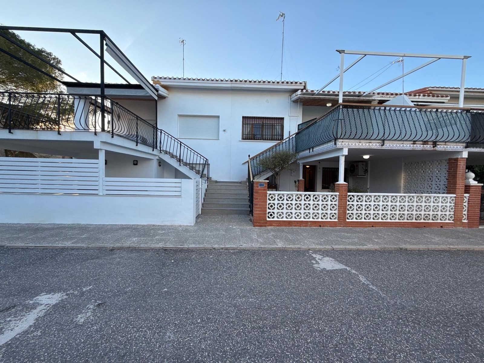 4 makuuhuone Paritalo myytävänä paikassa Dehesa de Campoamor mukana 
autotalli - 425 000 € (Ref: 9636438)