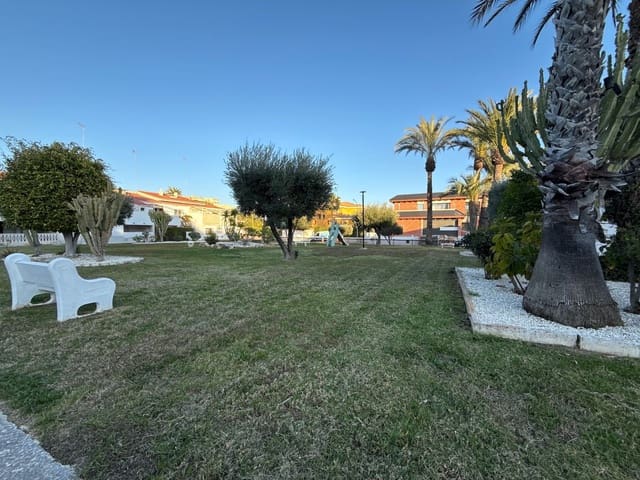 4 makuuhuone Paritalo myytävänä paikassa Dehesa de Campoamor, Orihuela mukana 
autotalli - 425 000 € (Ref: 9636438)