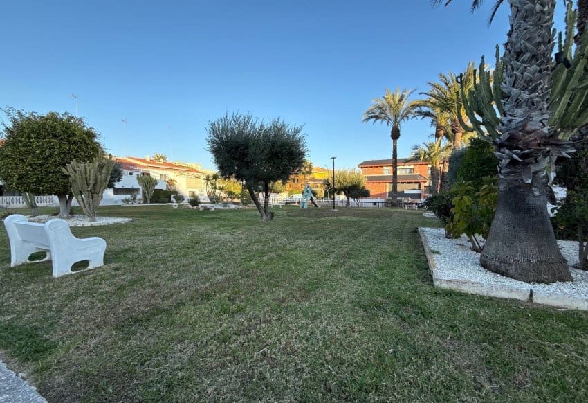 4 bedroom Townhouse for sale in Dehesa de Campoamor with garage - € 425,000 (Ref: 9636438)