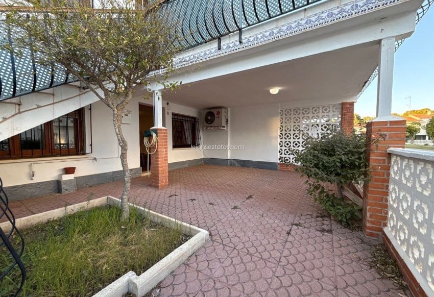 4 bedroom Townhouse for sale in Dehesa de Campoamor with garage - € 425,000 (Ref: 9636438)