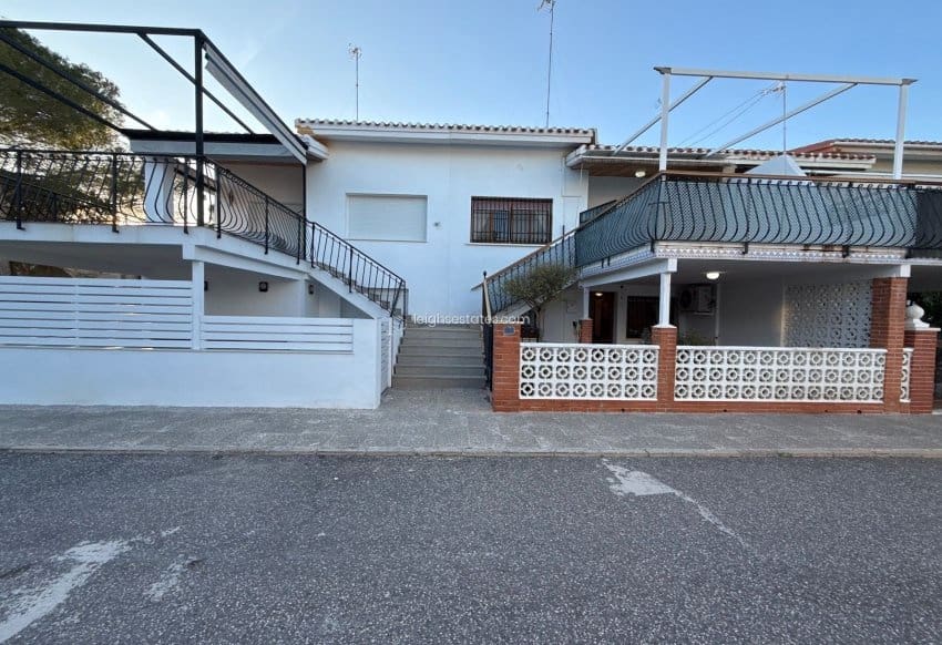 4 bedroom Townhouse for sale in Dehesa de Campoamor with garage - € 425,000 (Ref: 9636438)