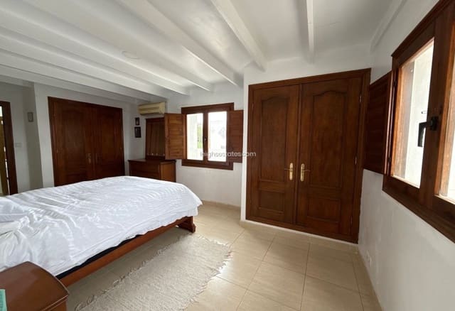 4 slaapkamer Villa te koop in Pilar de la Horadada met zwembad garage - € 335.000 (Ref: 9647699)