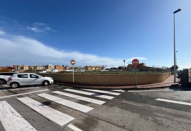 Tontti myytävänä paikassa Torrevieja - 330 000 € (Ref: 9658321)