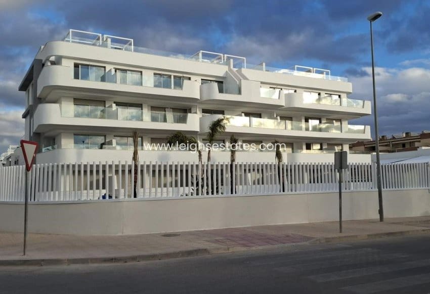 3 slaapkamer Appartement te koop in Cabo Roig met zwembad - € 369.000 (Ref: 9685806)