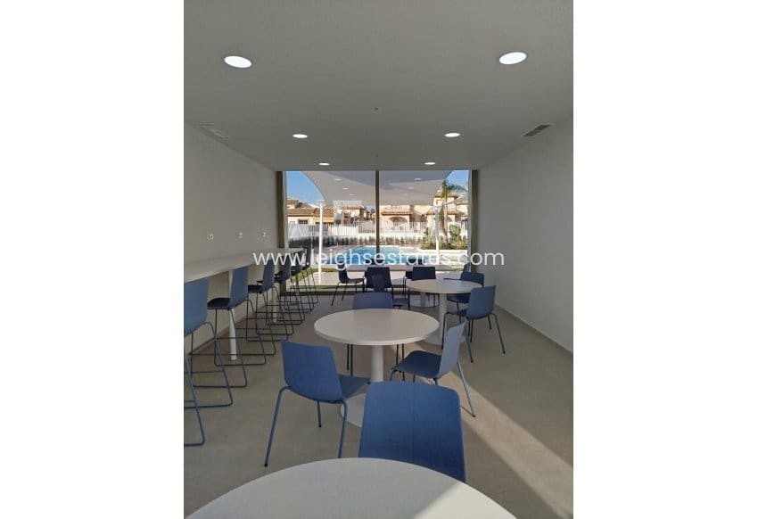 3 slaapkamer Appartement te koop in Cabo Roig met zwembad - € 369.000 (Ref: 9685806)