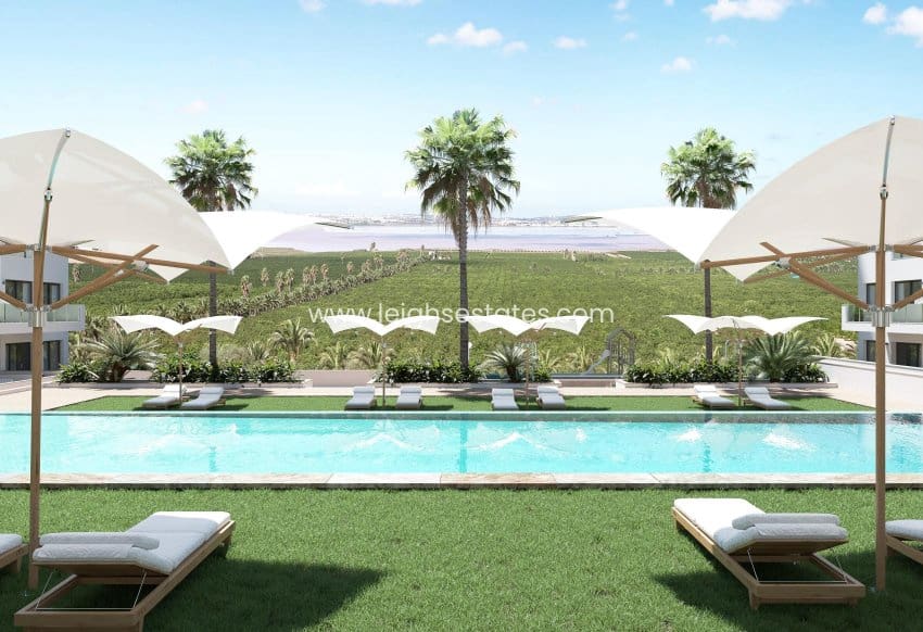 Apartamento de 2 habitaciones en Torrevieja en venta con piscina - 299.900 € (Ref: 9685810)