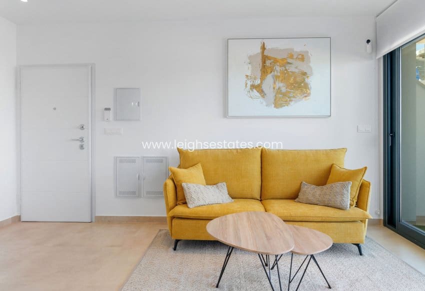 Apartamento de 2 habitaciones en Torrevieja en venta con piscina - 299.900 € (Ref: 9685810)