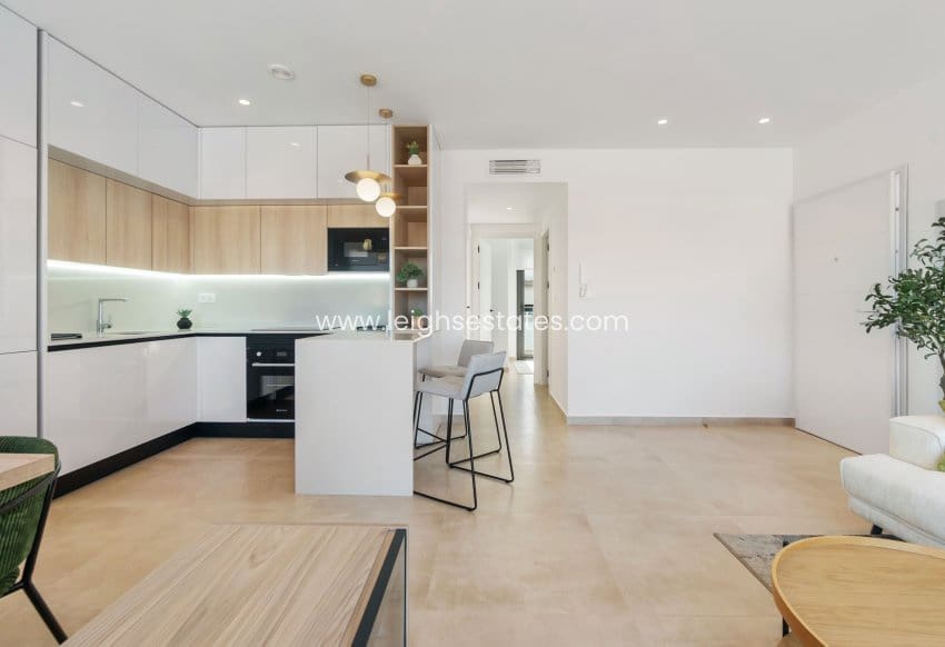 Apartamento de 2 habitaciones en Torrevieja en venta con piscina - 299.900 € (Ref: 9685810)